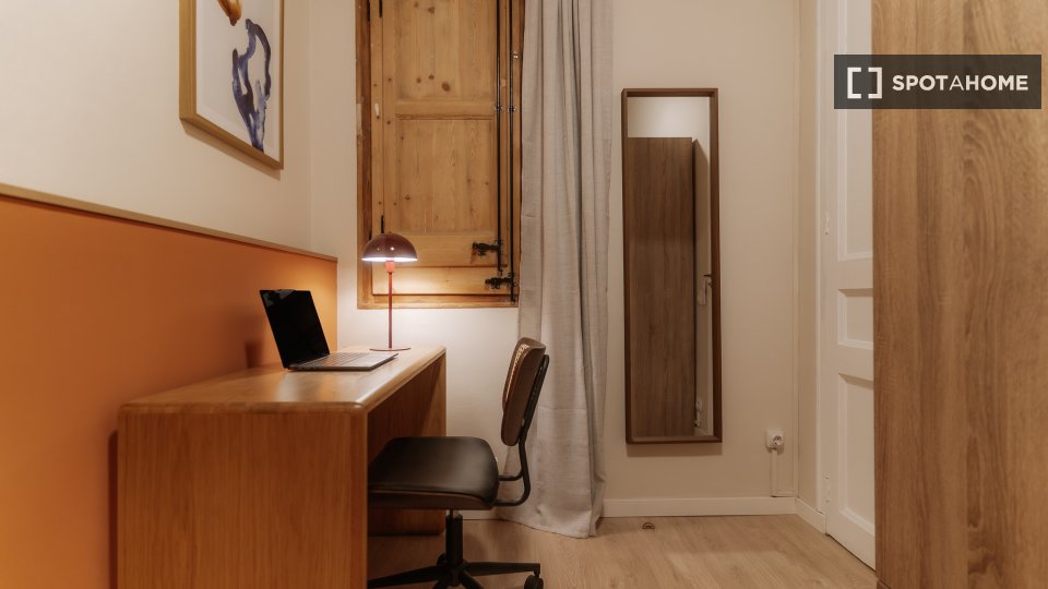 Double room Barcelona, 3 beds, 90m² — photo 6