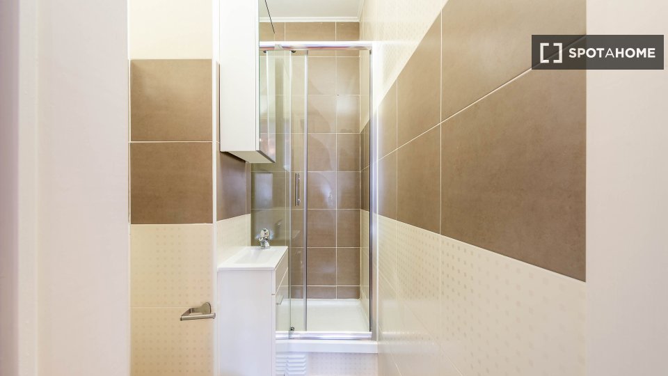 Double room Lisbon, 5 beds, 103m² — photo 12
