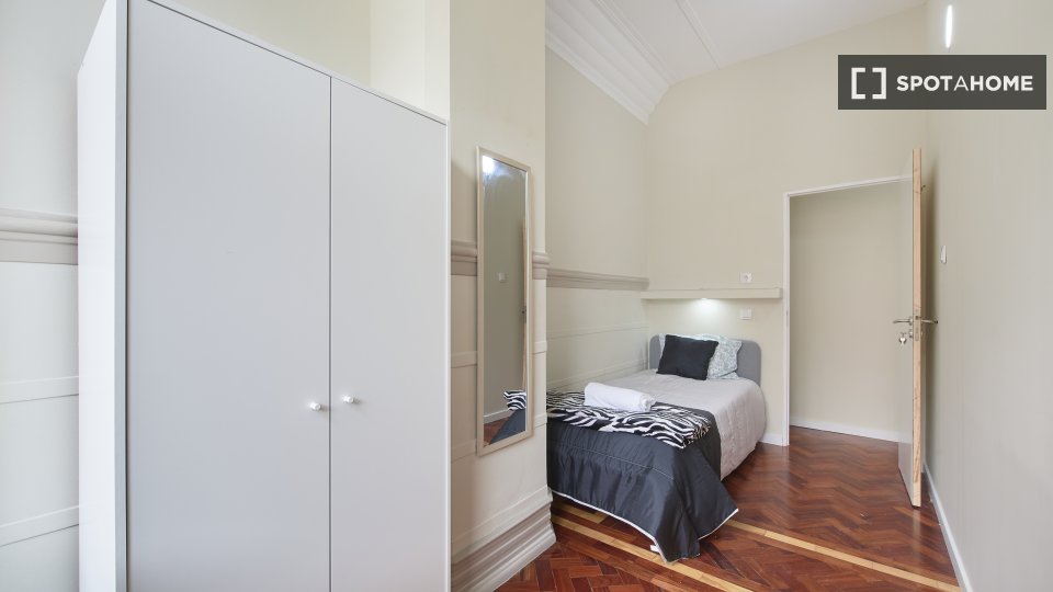 Double room Lisbon, 9 beds — photo 22