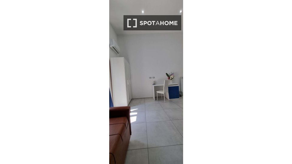 Double room Naples, 1 bed — photo 4