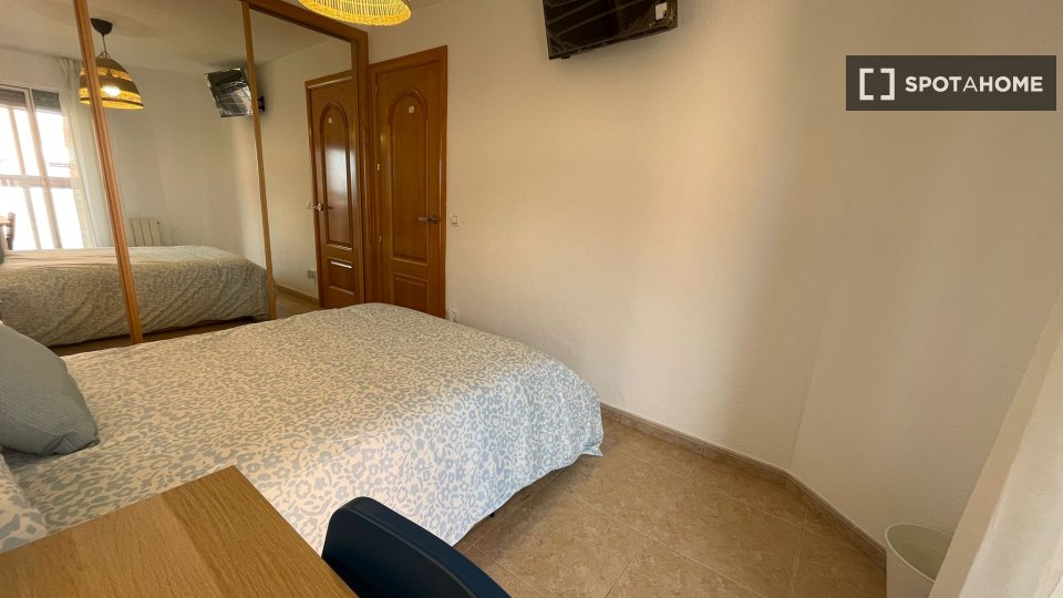 Double room Madrid, 3 beds — photo 2