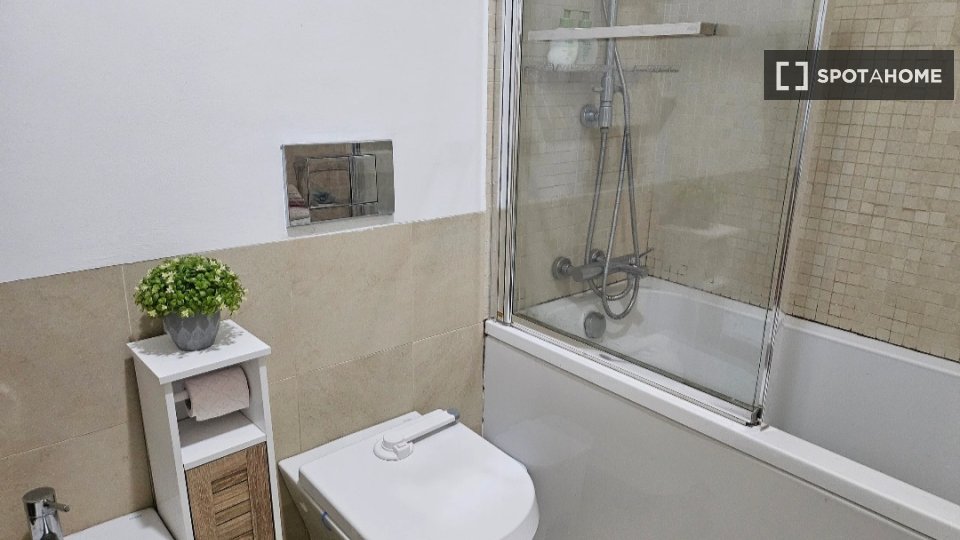 Double room Lisbon, 1 bed, 120m² — photo 3