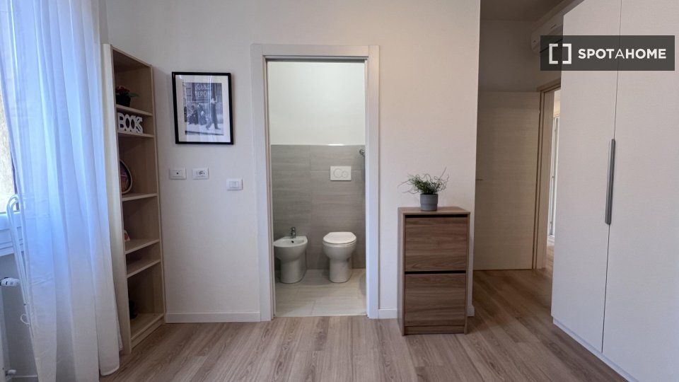 Double room Bologna, 3 beds — photo 11
