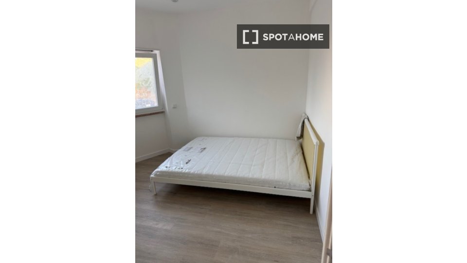 Double room Lisbon, 2 beds — photo 8