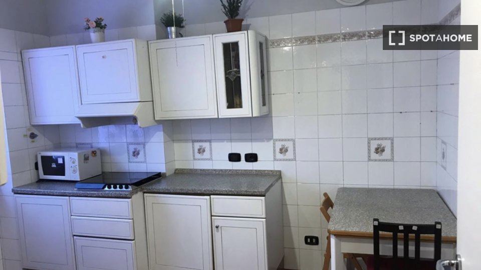 Double room Rome, 3 beds — photo 27
