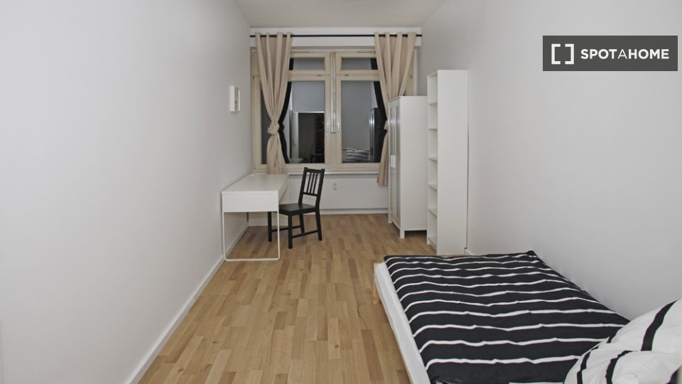 Double room Berlin, 4 beds, 71m² — photo 14