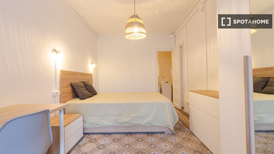 Double room Barcelona, 7 beds, 150m² — photo 2
