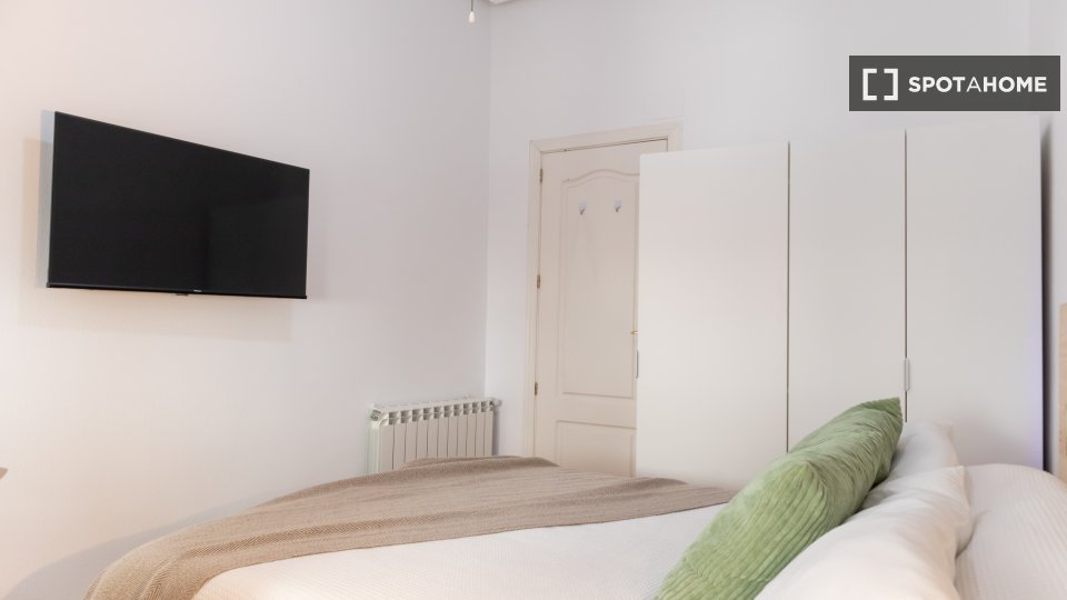 Double room Madrid, 6 beds, 134m² — photo 6