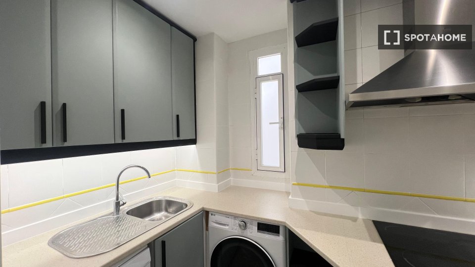 Double room Madrid, 5 beds — photo 11