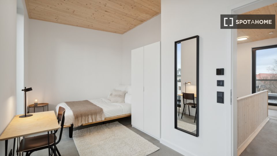Double room Berlin, 6 beds, 121m² — photo 9