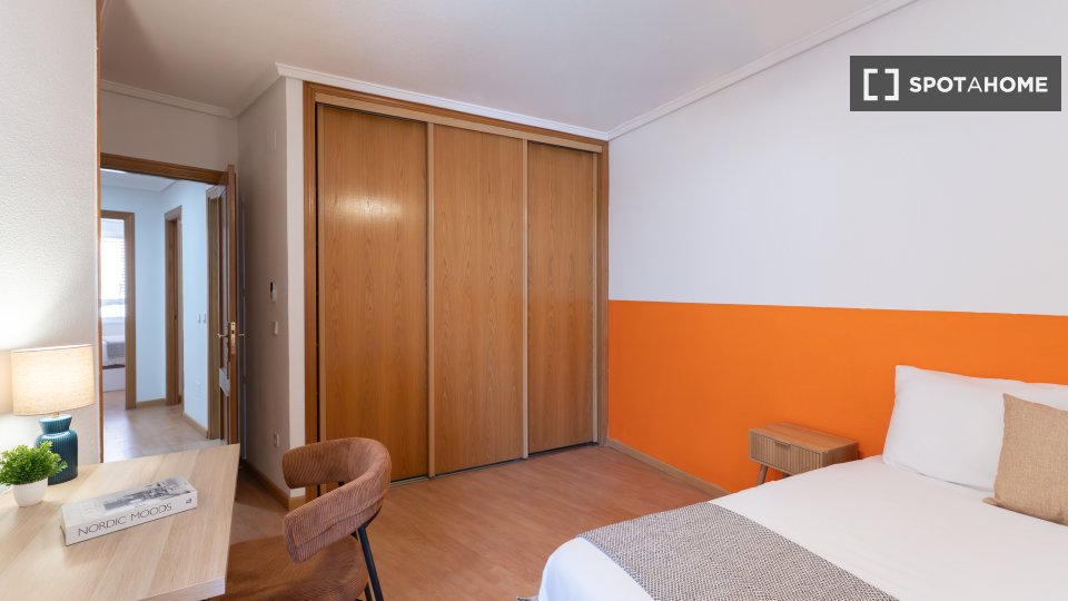 Double room Madrid, 5 beds — photo 15