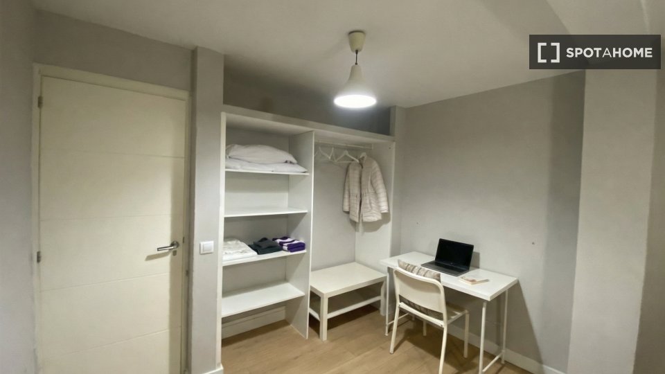 Se alquila habitación compartida en Plaza de Toros Vieja, Málaga