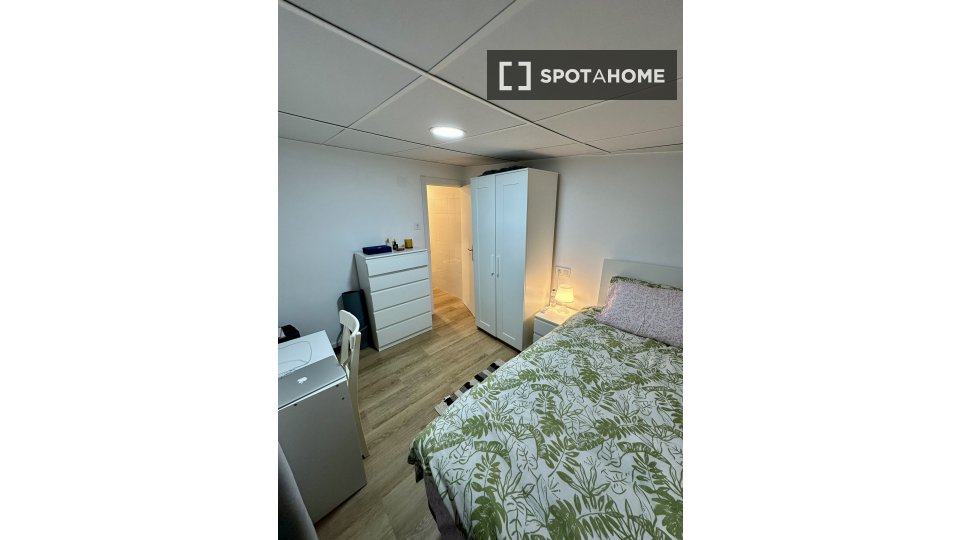 Double room Madrid, 8 beds, 275m² — photo 11