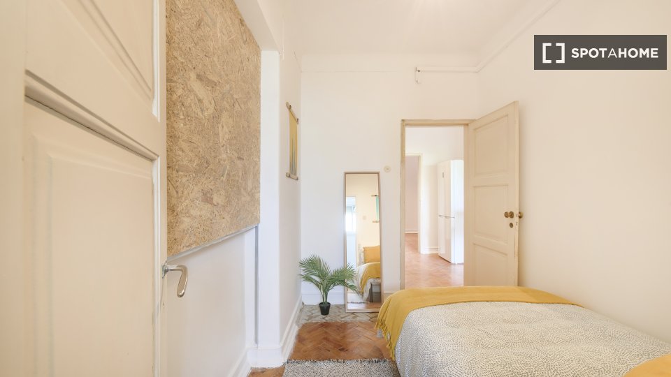 Double room Lisbon, 8 beds — photo 22