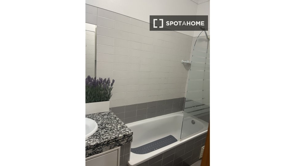 Double room Lisbon, 3 beds, 95m² — photo 3