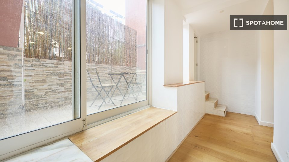 Apartment Lisbon, 2 beds, 65m² — photo 8