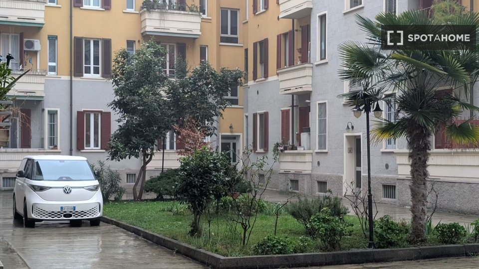 Double room Milan, 3 beds, 90m² — photo 18