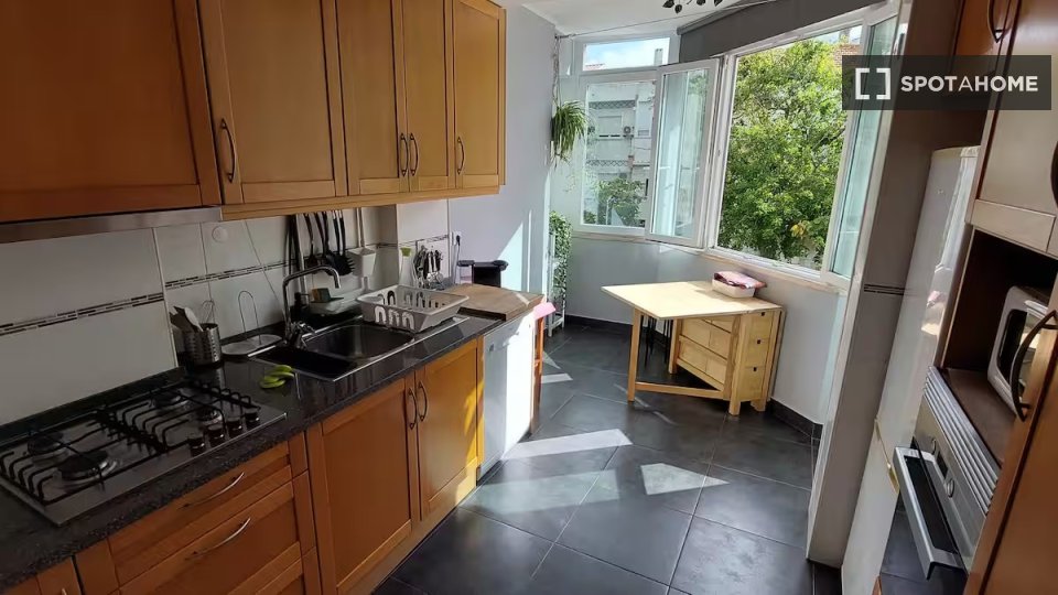 Apartment Lisbon, 2 beds, 78m² — photo 3