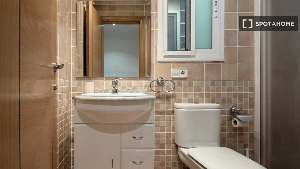Double room Valencia, 1 bed, 90m² — photo 6