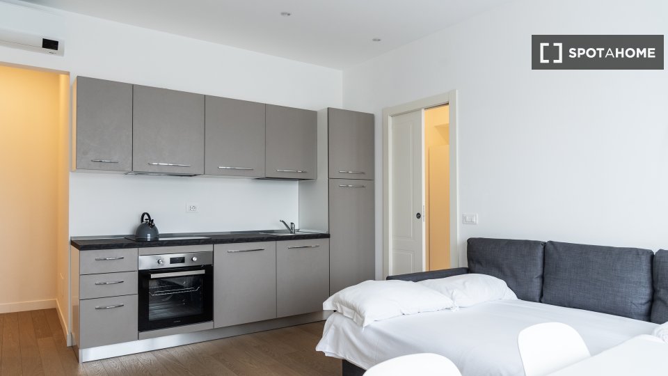 Apartment Milan, 1 bed, 59m² — photo 1