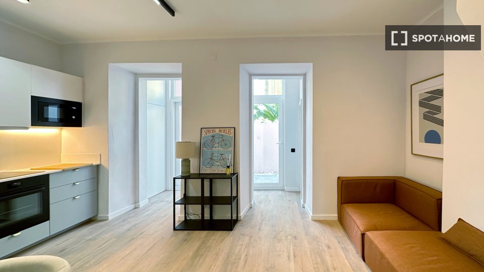 Apartment Lisbon, 2 beds, 70m² — photo 2