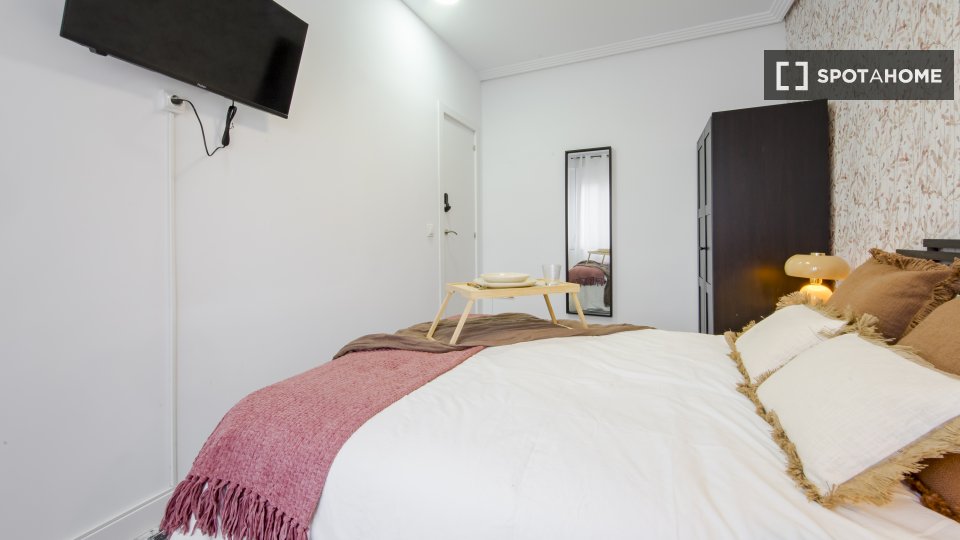 Double room Madrid, 8 beds — photo 2