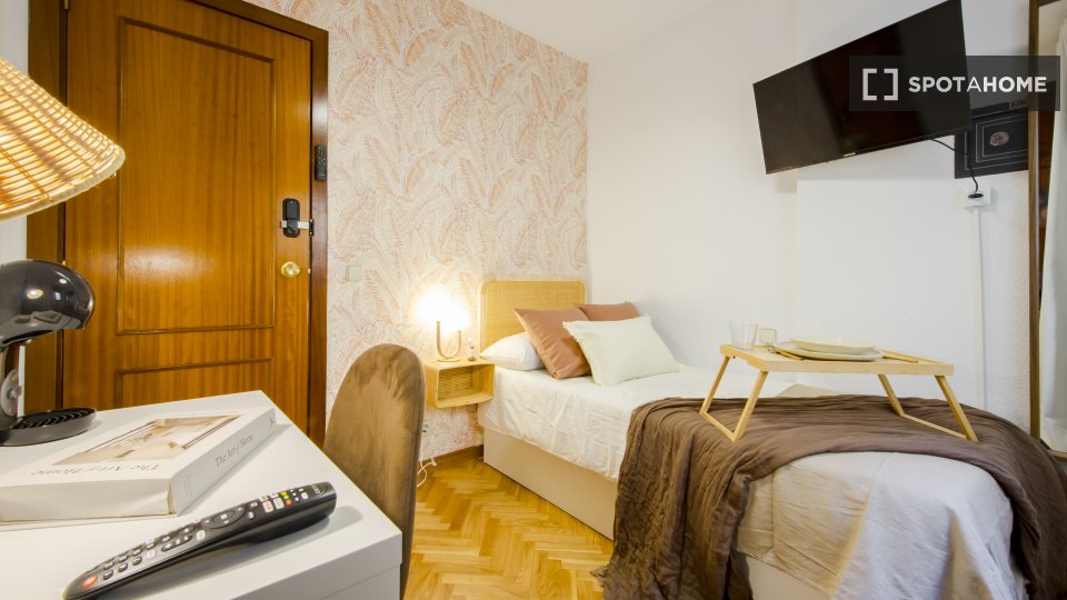 Double room Madrid, 7 beds — photo 2
