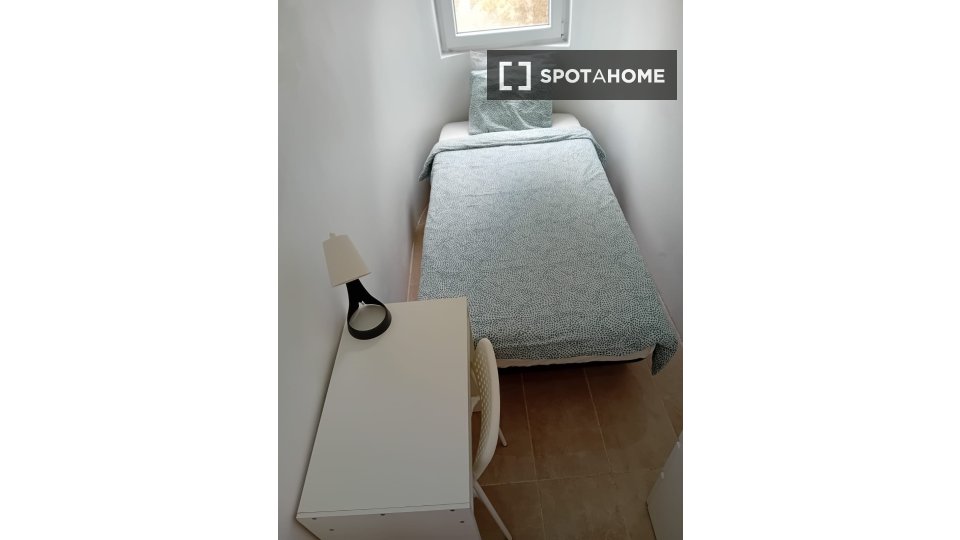 Double room Lisbon, 6 beds — photo 17