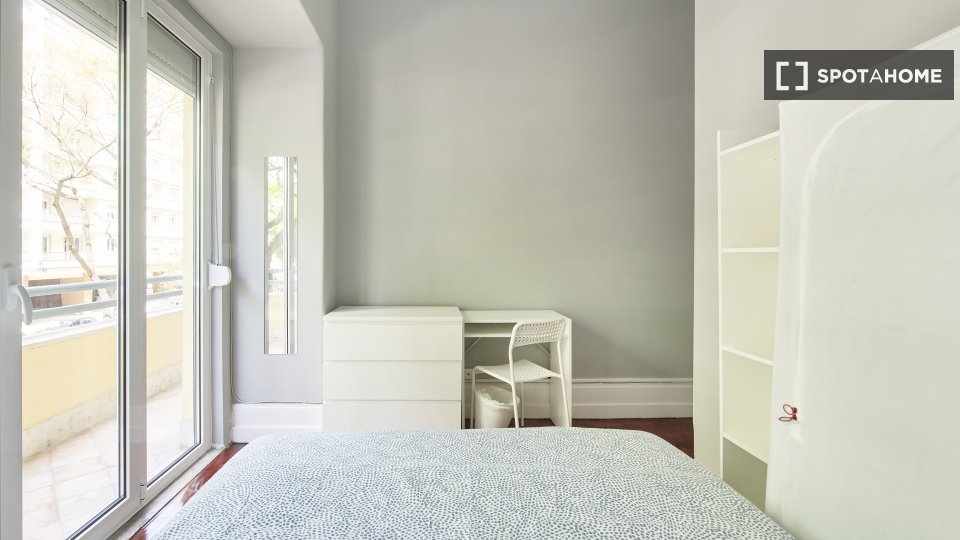 Double room Lisbon, 14 beds — photo 28
