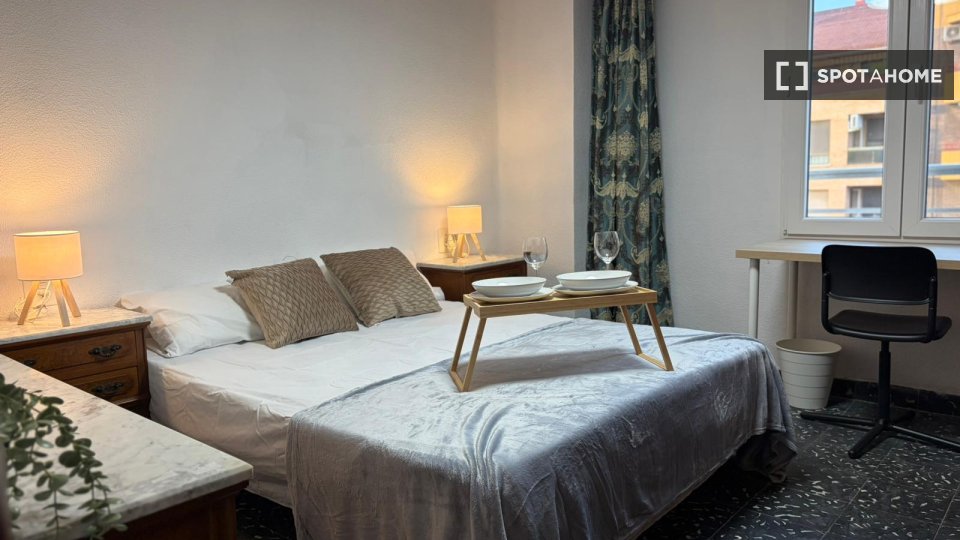 Double room Valencia, 5 beds, 120m² — photo 10
