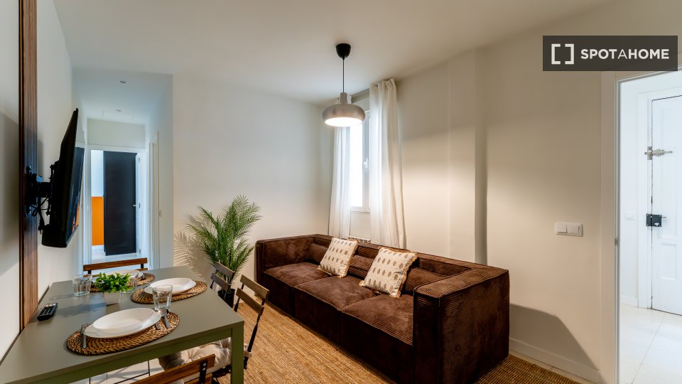 Double room Madrid, 3 beds — photo 16
