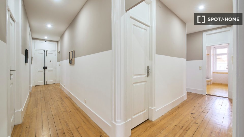 Double room Lisbon, 8 beds — photo 33