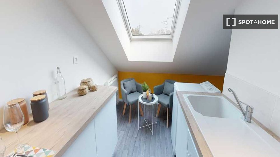 Double room Lille, 3 beds, 90m² — photo 7