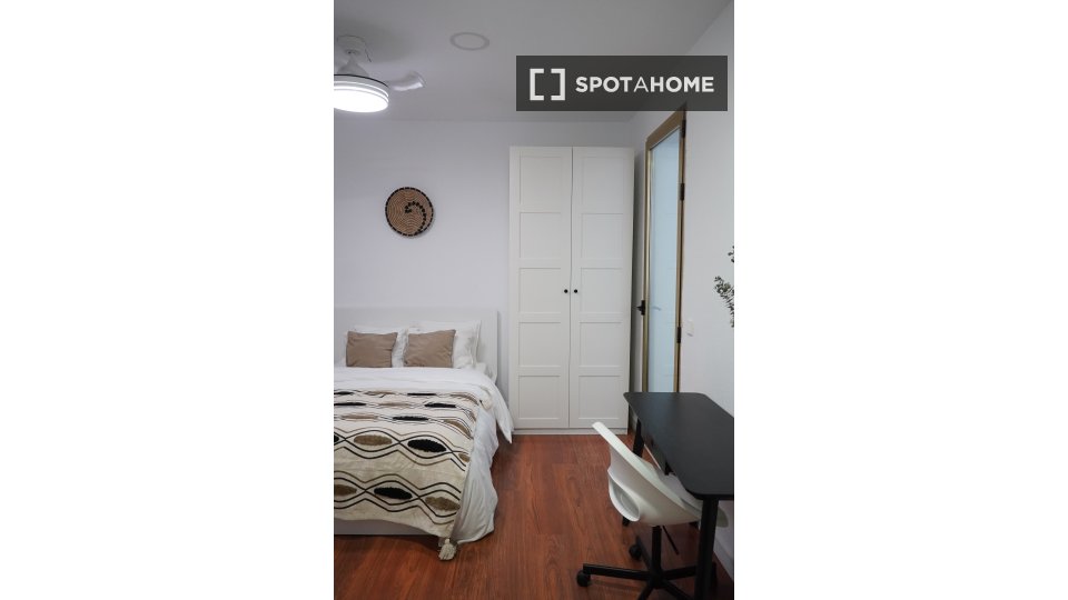 Double room Madrid, 6 beds — photo 2