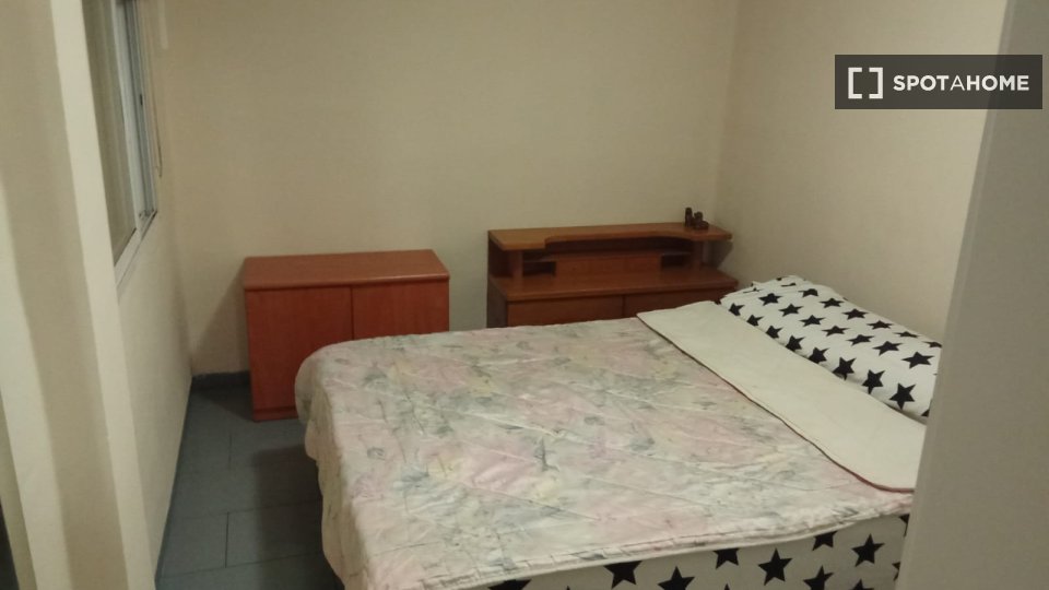 Double room Valencia, 1 bed, 110m² — photo 12