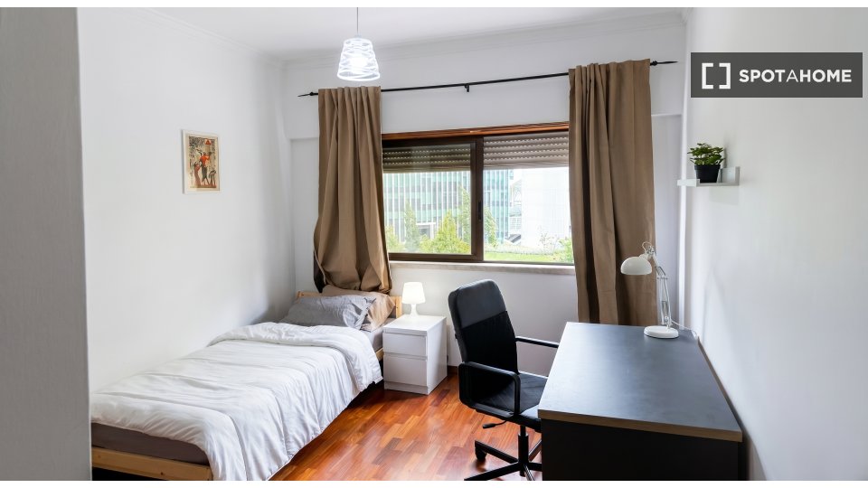 Double room Lisbon, 1 bed, 90m² — photo 22