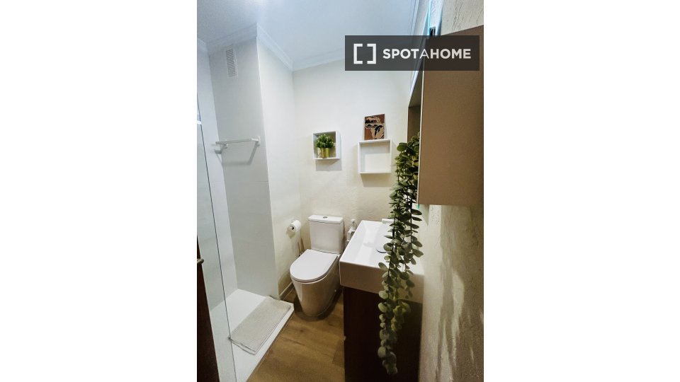 Apartment Valencia, 4 beds, 80m² — photo 25