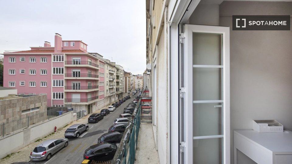 Double room Lisbon, 4 beds — photo 15