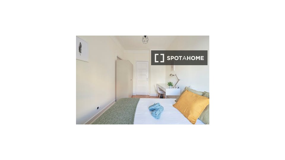 Double room Lisbon, 5 beds — photo 6