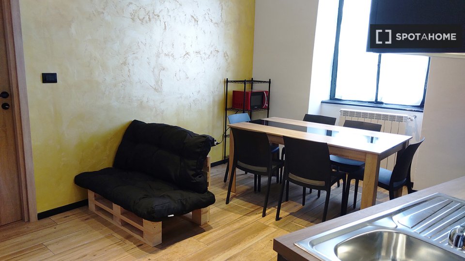 Double room Turin, 3 beds, 90m² — photo 10