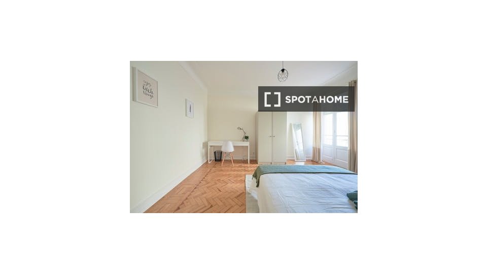 Double room Lisbon, 5 beds — photo 19