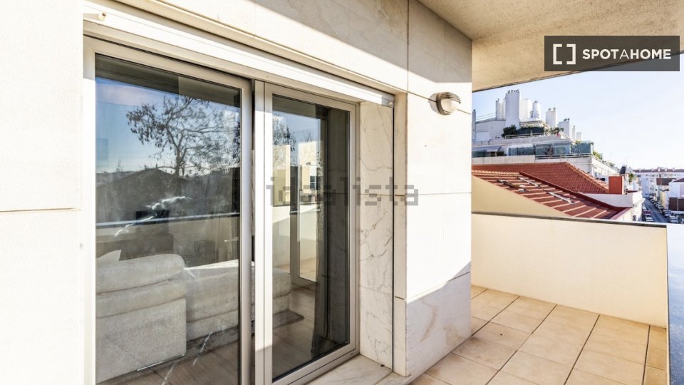 Apartment Lisbon, 2 beds, 120m² — photo 4