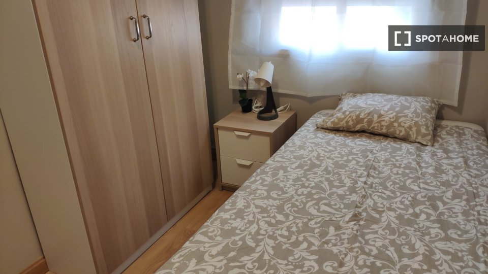 Double room Madrid, 3 beds — photo 2