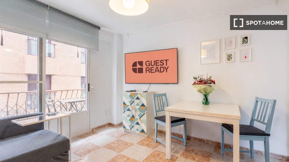 Piso de 2 habitaciones en alquiler en El Grau, Valencia