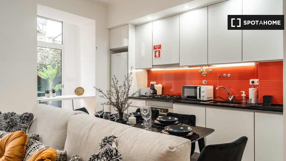 Apartment Lisbon, 2 beds, 75m² — photo 17