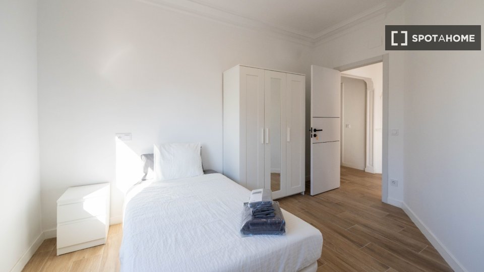 Double room Barcelona, 5 beds, 128m² — photo 17