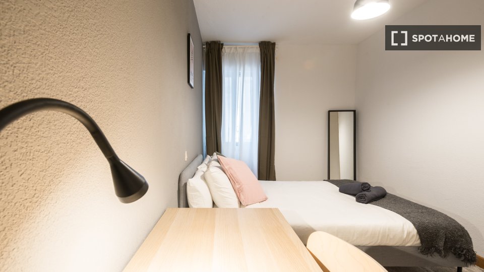 Double room Madrid, 5 beds, 175m² — photo 12