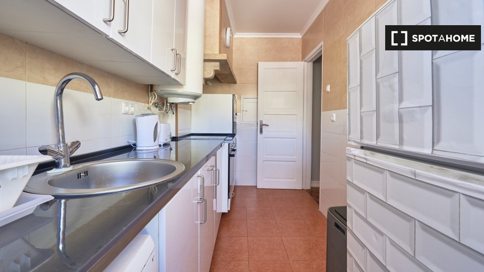 Double room Lisbon, 6 beds — photo 10