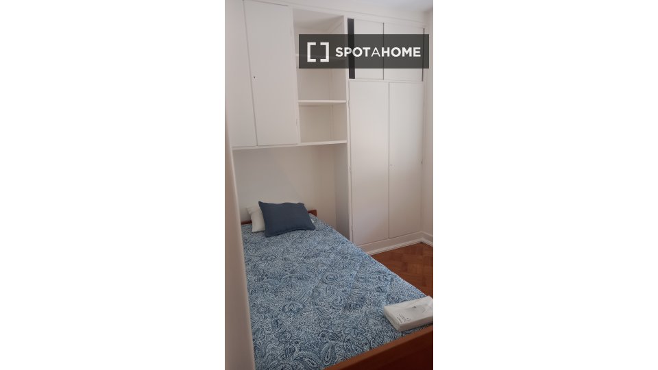 Double room Lisbon, 5 beds, 130m² — photo 9