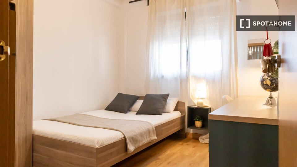 Double room Madrid, 7 beds, 160m² — photo 22